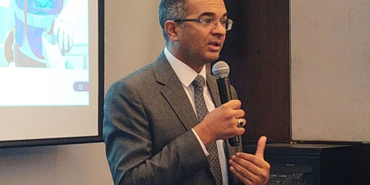 نائب وزير الإسكان يشارك في ورشة عمل “SUEZ” بهدف نقل أحدث التكنولوجيات في قطاع مرافق المياه