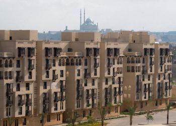 مساعد وزير الإسكان يتفقد سير العمل بمشروع تطوير “منطقة سور مجري العيون” بالقاهرة