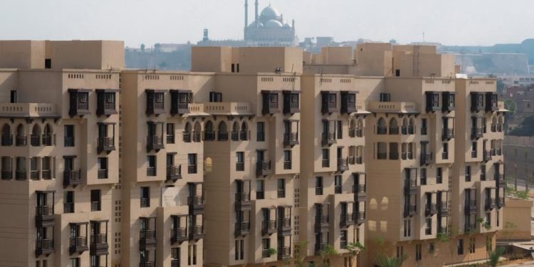 مساعد وزير الإسكان يتفقد سير العمل بمشروع تطوير “منطقة سور مجري العيون” بالقاهرة