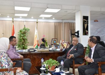 رئيسا جامعة الأقصر وجهاز طيبة الجديدة يبحثان إنشاء مقر جديد للجامعة بطيبة على مساحة 165 فدانا