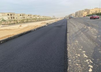 مسئولو الإسكان يتفقدون المشروعات بقطاع المرافق والطرق بمدينة القاهرة الجديدة