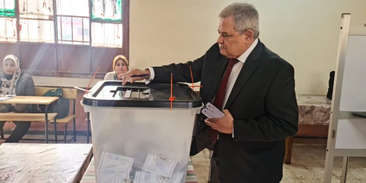 رئيس القابضة للمياه يدلي بصوته في الانتخابات الرئاسية