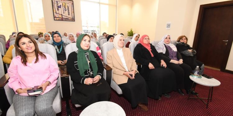 وحدة تكافؤ الفرص تنظم ندوة للعاملات بالإسكان للتوعية بأهمية المشاركة فى الانتخابات