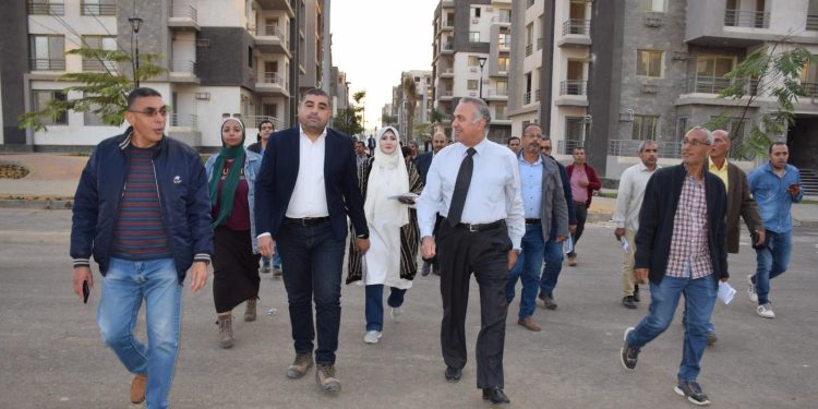 رئيس جهاز الشيخ زايد يتفقد مشروع جنة ٢ بالمدينة ويلتقي ساكنيه