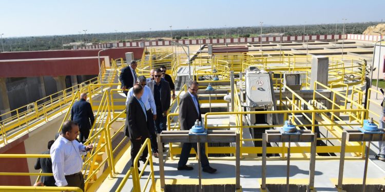 نائب وزير الاسكان يتفقد مشروعات “حياة كريمة” بمحافظة الجيزة