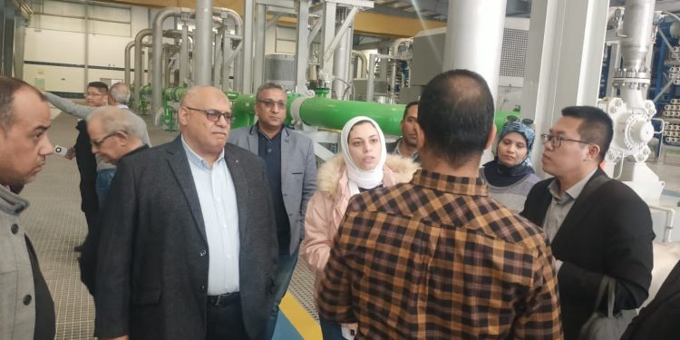 وفدٌ من “اقتصادية قناة السويس” ومستثمرين صينيين يدرسون الفرص الاستثمارية ببورسعيد الجديدة “سلام”