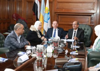 تعزيز التعاون بين شركتى مياه وصرف الإسكندرية ولجنة المجتمع المدنى