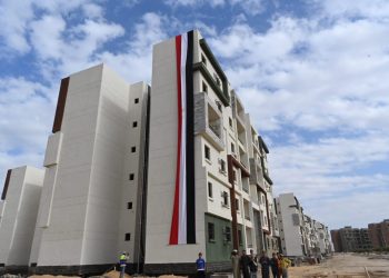وزير الإسكان يتفقد وحدات “سكن كل المصريين – محور متوسطى الدخل” بأسوان الجديدة