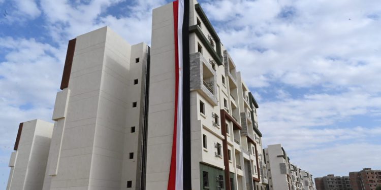 وزير الإسكان يتفقد وحدات “سكن كل المصريين – محور متوسطى الدخل” بأسوان الجديدة