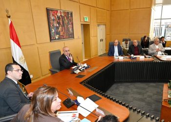 وزير الإسكان يتابع موقف تنفيذ وحدات “سكن لكل المصريين” بمحورى منخفضى ومتوسطى الدخل 