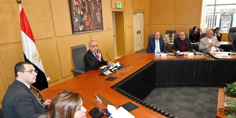 وزير الإسكان يتابع موقف تنفيذ وحدات “سكن لكل المصريين” بمحورى منخفضى ومتوسطى الدخل