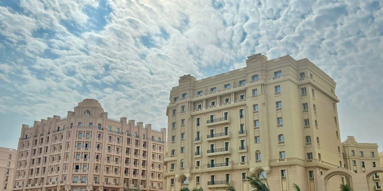 رئيس جهاز العاصمة الإدارية الجديدة يتفقد الحي السكني الخامس ومحور الأمل