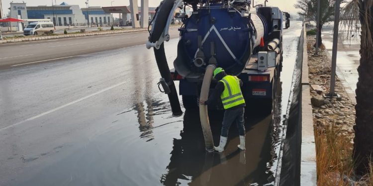 رئيس القابضة يتابع شركات المياه في التعامل مع الأمطار على مدار 24 ساعة