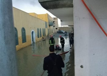 مياه البحر الأحمر تسحب مياه الأمطار بمدينة القصير.. وتعلن استمرار حالة الطوارئ