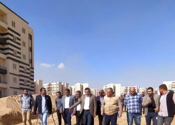 مسئولو “الإسكان” يتفقدون مشروعات المرافق والطرق بمدينة حدائق العاصمة