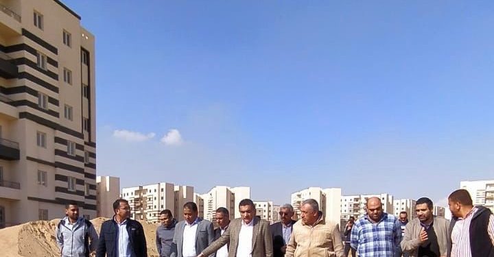 مسئولو “الإسكان” يتفقدون مشروعات المرافق والطرق بمدينة حدائق العاصمة