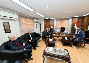 وزير الإسكان يعقد اجتماعا بمقر شركة مياه الجيزة لمتابعة موقف خدمات مياه الشرب والصرف الصحى بالمحافظة