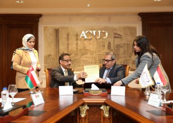 شركة العاصمة والسفارة العمانية بالقاهرة توقعان عقد بيع قطعة أرض 4 أفدنة لإنشاء المقر الجديد للسفارة بالحي الدبلوماسي