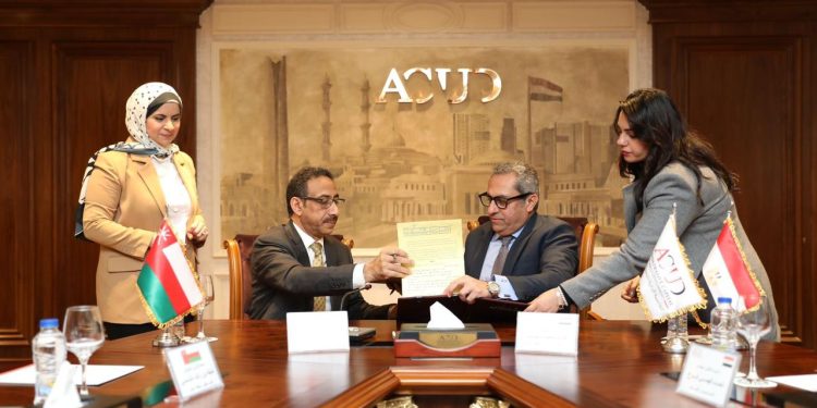 شركة العاصمة والسفارة العمانية بالقاهرة توقعان عقد بيع قطعة أرض 4 أفدنة لإنشاء المقر الجديد للسفارة بالحي الدبلوماسي