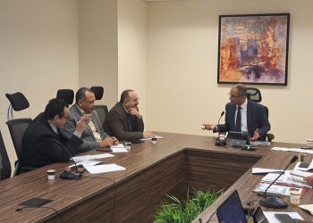 نائب وزير الإسكان يناقش مع رئيس المقاولون العرب فرص التعاون في قطاع المرافق 