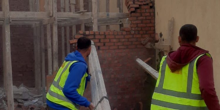 حملات مكبرة لإزالة تعديات ومخالفات بناء بمدينتي العبور والشيخ زايد