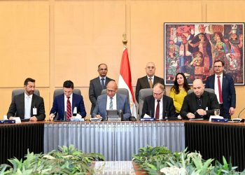 وزير الإسكان يشهد توقيع عدد من البروتوكولات بين الشركات الوطنية العاملة فى مجال إنتاج مستلزمات مشروعات قطاع المياه