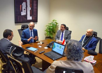 نائب وزير الإسكان يناقش مع ممثلي المقاولون العرب وشركة عالمية تكنولوجيا تحسين أداء محطات المياه