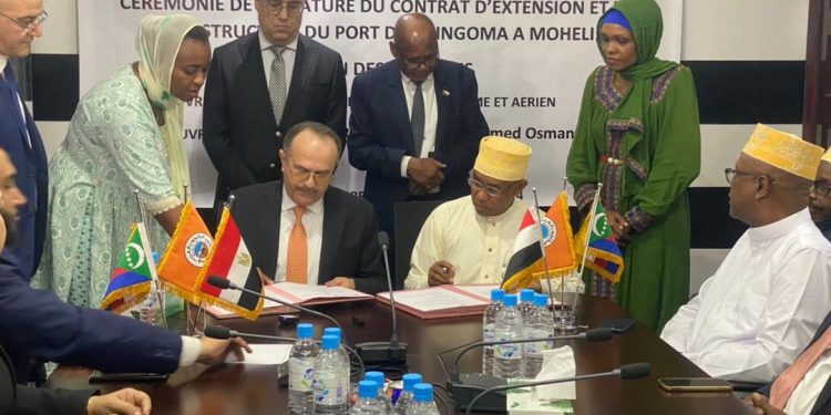 رئيس جزر القمر يستقبل وزير الإسكان ووفد “المقاولون العرب لتوقيع عقد إنشاء ميناء موهيلي بقيمة 60 مليون يورو
