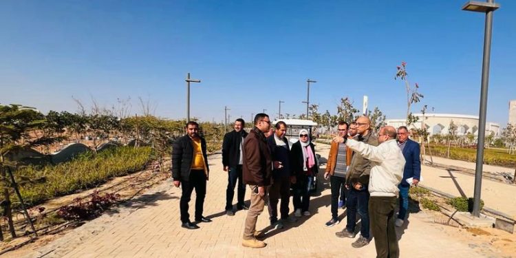 رئيس جهاز العاصمة الإدارية الجديدة يتفقد سير العمل بالحدائق المركزية ” كابيتال بارك “