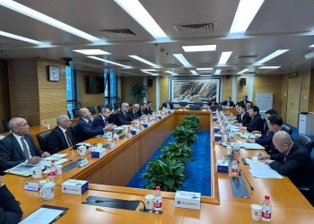 وزير الإسكان يستعرض مع الجهات المُمولة لمنطقة الأعمال المركزية بالعاصمة الإدارية الموقف المالى والتنفيذى للمشروع