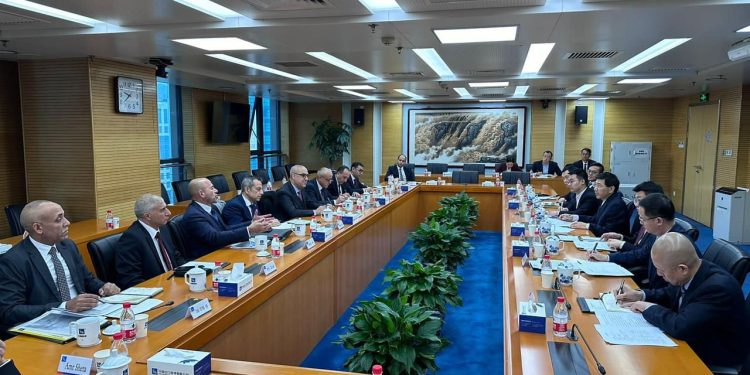 وزير الإسكان يستعرض مع الجهات المُمولة لمنطقة الأعمال المركزية بالعاصمة الإدارية الموقف المالى والتنفيذى للمشروع