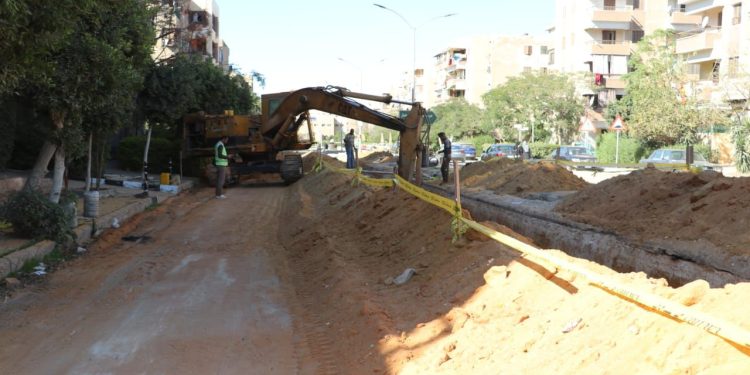 رئيس جهاز 6 أكتوبر يتفقد أعمال التطوير بالمناطق السكنية والمحاور الرئيسية والطرق