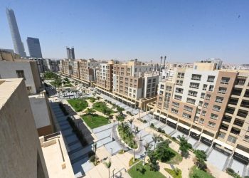 وزير الإسكان يُتابع موقف مشروعات الخدمات والمرافق بالحي السكني الثالث R3 بالعاصمة الإدارية