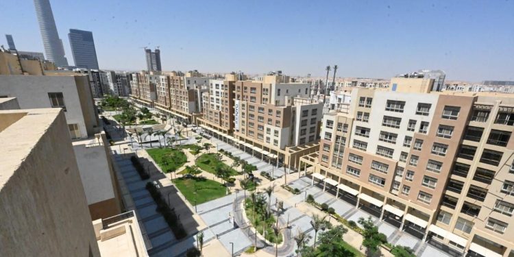 وزير الإسكان يُتابع موقف مشروعات الخدمات والمرافق بالحي السكني الثالث R3 بالعاصمة الإدارية