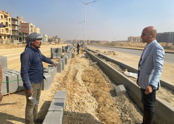 وزير الإسكان يتابع أعمال الطرق والمرافق الجارية بالامتداد الجنوبي للقاهرة الجديدة على 16 ألف فدان