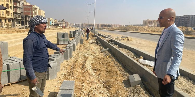 وزير الإسكان يتابع أعمال الطرق والمرافق الجارية بالامتداد الجنوبي للقاهرة الجديدة على 16 ألف فدان