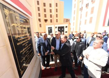 وزير الإسكان ومحافظ الوادى الجديد يفتتحون مشروع “درة الوادى” بمدينة الخارجة.. على 50 فدان 