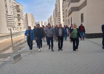 وزير الإسكان يتابع سير العمل بمشروعات المرافق والطرق وأعمال التطوير الجارية بـ5 مدن جديدة