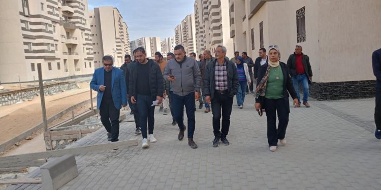 وزير الإسكان يتابع سير العمل بمشروعات المرافق والطرق وأعمال التطوير الجارية بـ5 مدن جديدة