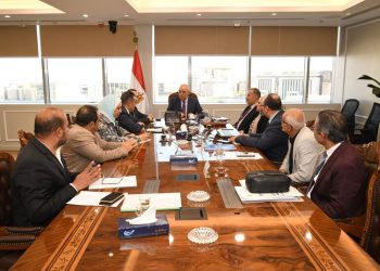 وزير الإسكان يتابع معدلات تنمية أراضى الساحل الشمالي الغربي