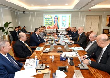 وزيرا الإسكان والإنتاج الحربى يتابعان موقف تنفيذ مشروعات المياه والصرف بمبادرة “حياة كريمة” لتطوير الريف المصرى