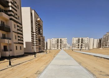 وزير الإسكان يتابع موقف تنفيذ وحدات “سكن لكل المصريين” بــ4 مدن جديدة