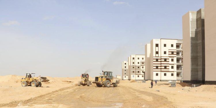 رئيس جهاز السادات يتابع أعمال تطوير الطرق والمرافق ووحدات “سكن لكل المصريين” بالمدينة