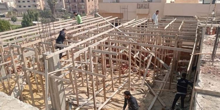 استرداد قطع أراضٍ لمخالفة شروط التعاقد وإزالة مخالفات بناء وإشغالات في حملات بمدينة العبور