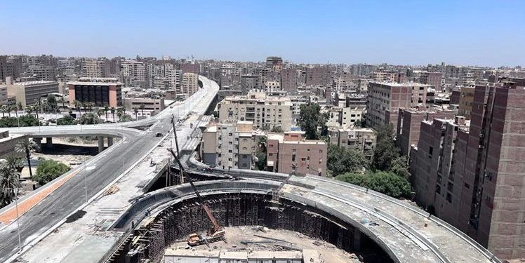 وزير الإسكان يتابع موقف تنفيذ مشروع محور “عمرو بن العاص” الحر بمحافظة الجيزة