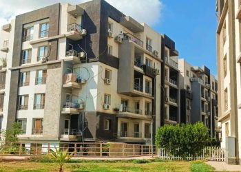 وزير الإسكان يُتابع الموقف التنفيذي لعددٍ من المشروعات التي يتولى تنفيذها جهاز مدينة العبور