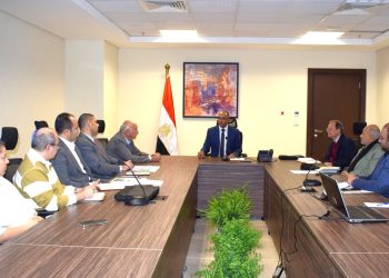 وزير الإسكان يتابع تكليفات رئيس مجلس الوزراء بشأن التصنيع المحلي للطلمبات