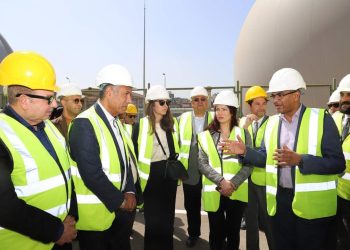 نائب وزير الإسكان وقنصل فرنسا ووفد فرنسي يزورون أكبر محطة معالجة صرف صحي بالإسكندرية.. ويتفقدون وحدات معالجة الحمأة وتوليد الطاقة