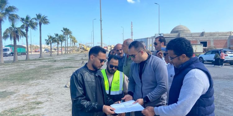 رئيس جهاز دمياط الجديدة يتفقد أعمال تطوير ورفع كفاءة محاور الطرق بمنطقة الميناء