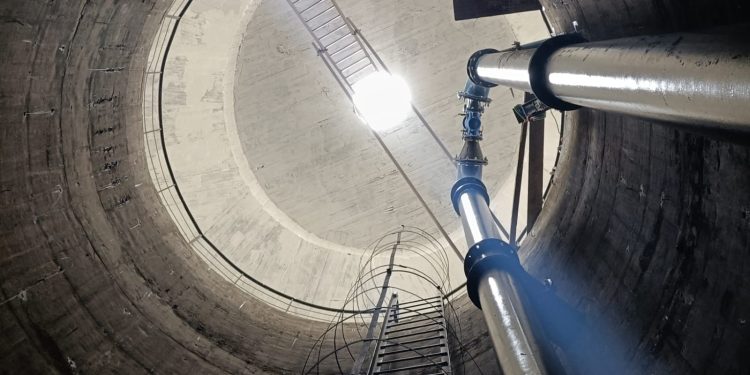 رئيس جهاز الشروق يتفقد مشروع خزان المياه النقية بالإسكان العائلي..وأعمال تطوير المحور الغربي